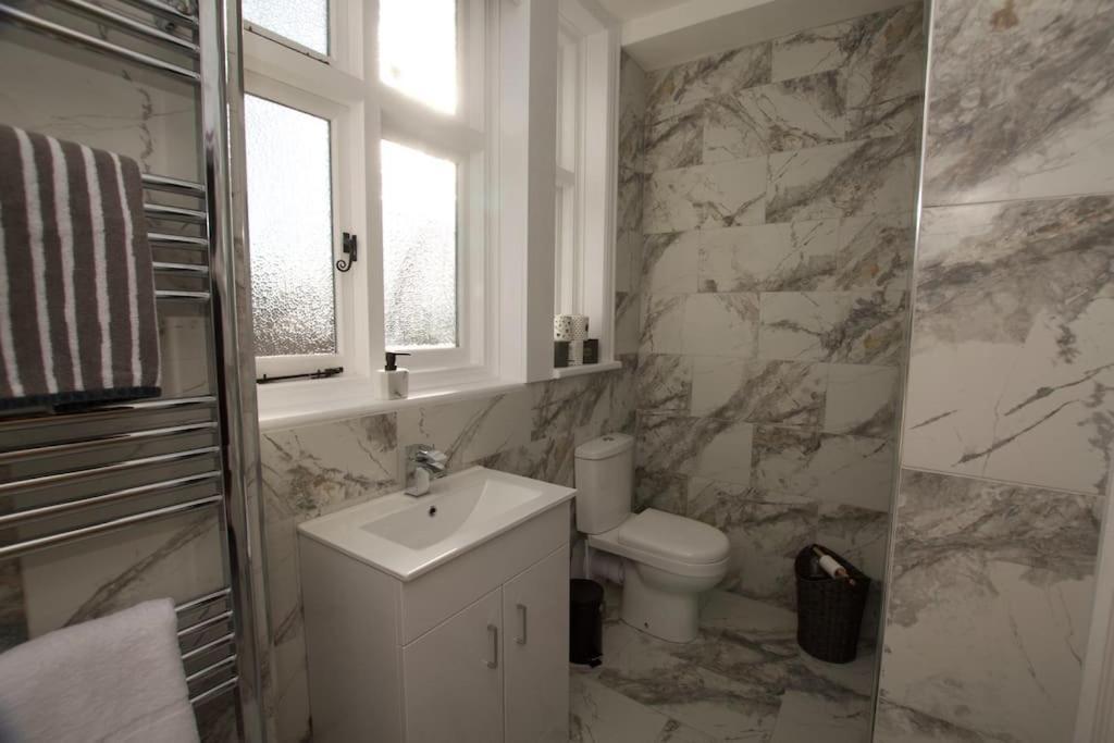 フリントン・オン・シーBeautiful Large 3-Bed Coastal Flat With Parking.アパートメント エクステリア 写真